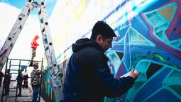 alejandro korn: asi quedo el mural del paso bajo nivel que pintaron 85 artistas