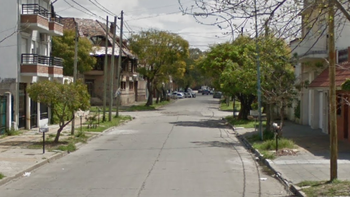 Violento robo a una pareja de jubilados en Lanús: los maniataron y golpearon