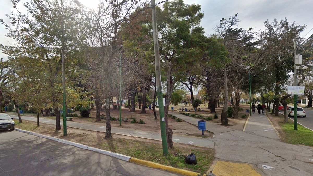 Plaza Col&oacute;n, en Temperley Este.