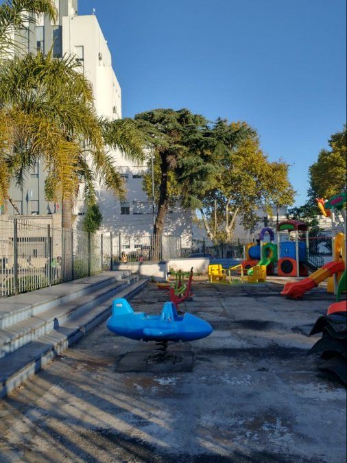 El Municipio de Lomas de Zamora hace de nuevo el piso antigolpes de la Plaza Grigera.