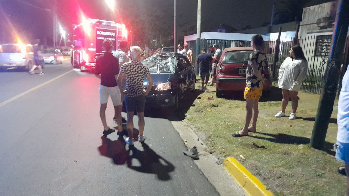 Año Nuevo accidentado en Lomas: volcó un auto