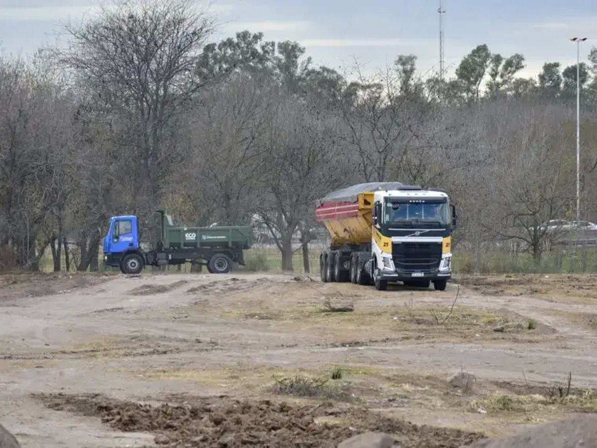 Los primeros movimientos para la construcción del campo de deportes de Racing en Ezeiza.