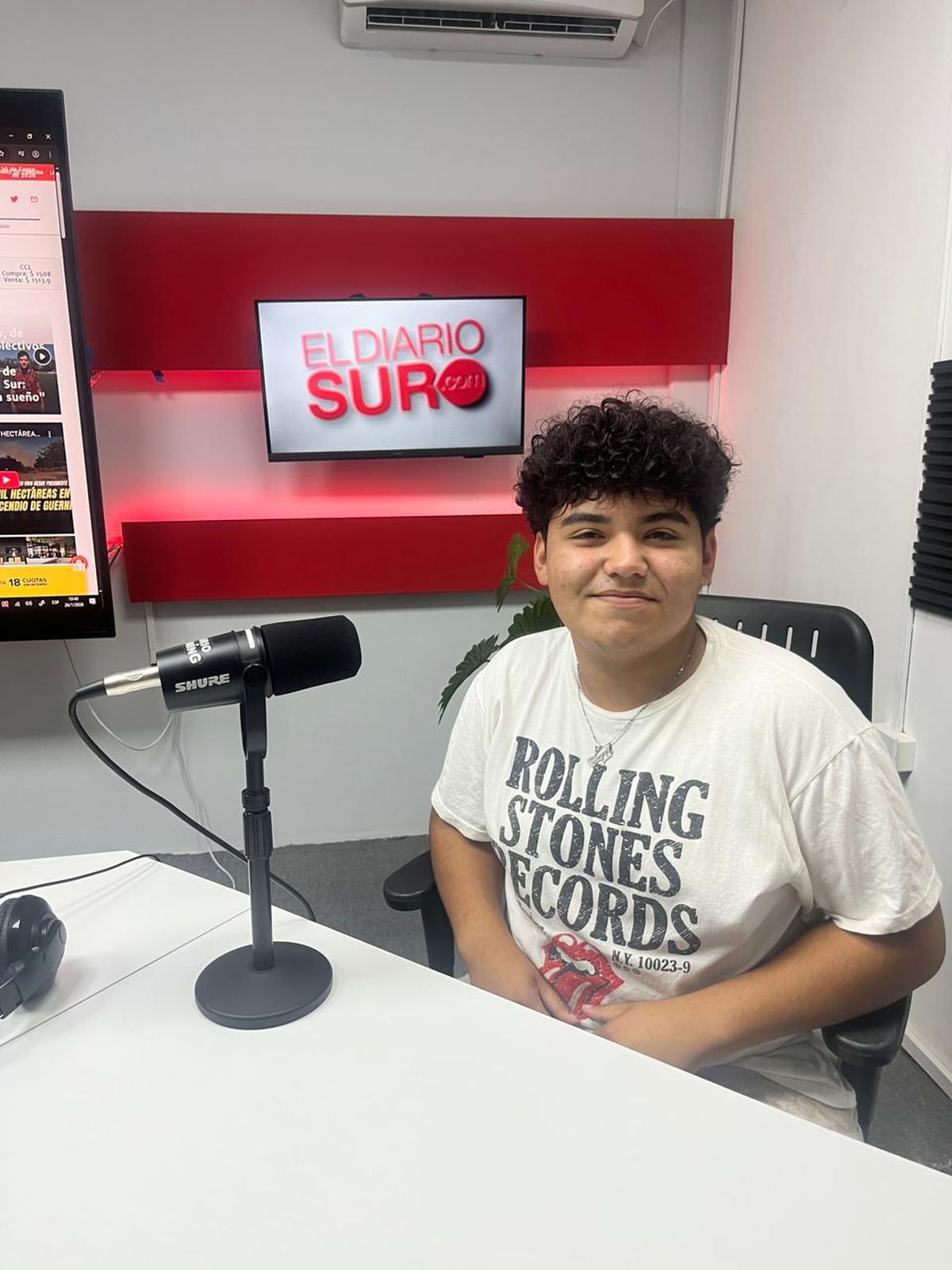 El disco 6EIS6IE7E fue grabado íntegramente en la casa del artista, utilizando un celular como herramienta principal.