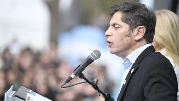 Kicillof despidió y denunció por sedición a 18 policías: habían dejado sus funciones por un reclamo salarial