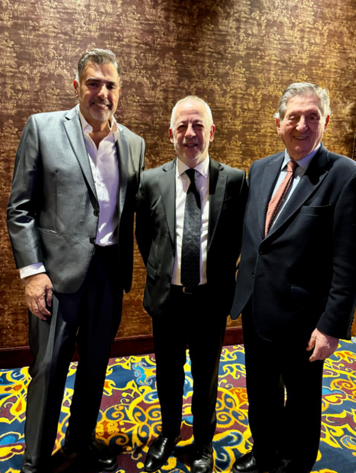 Ricardo Varela junto a Mart&iacute;n Etchevers y Jos&eacute; Claudio Escribano, de La Naci&oacute;n.