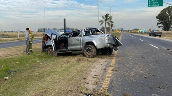 San Vicente: choque y vuelco en Ruta 58 y Rivadavia deja dos vehículos destrozados