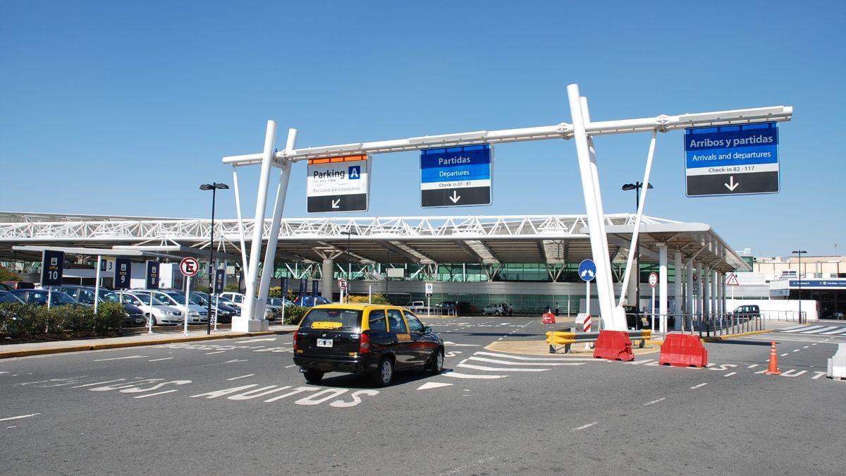 Reabrió el estacionamiento del Aeropuerto de Ezeiza y mantendrá las tarifas prepandemia.