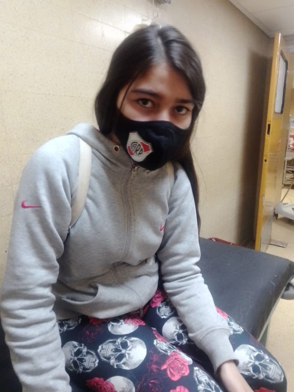 Así estaba vestida la adolescente Nélida Marcuello, el día de su desaparición en Ezeiza.