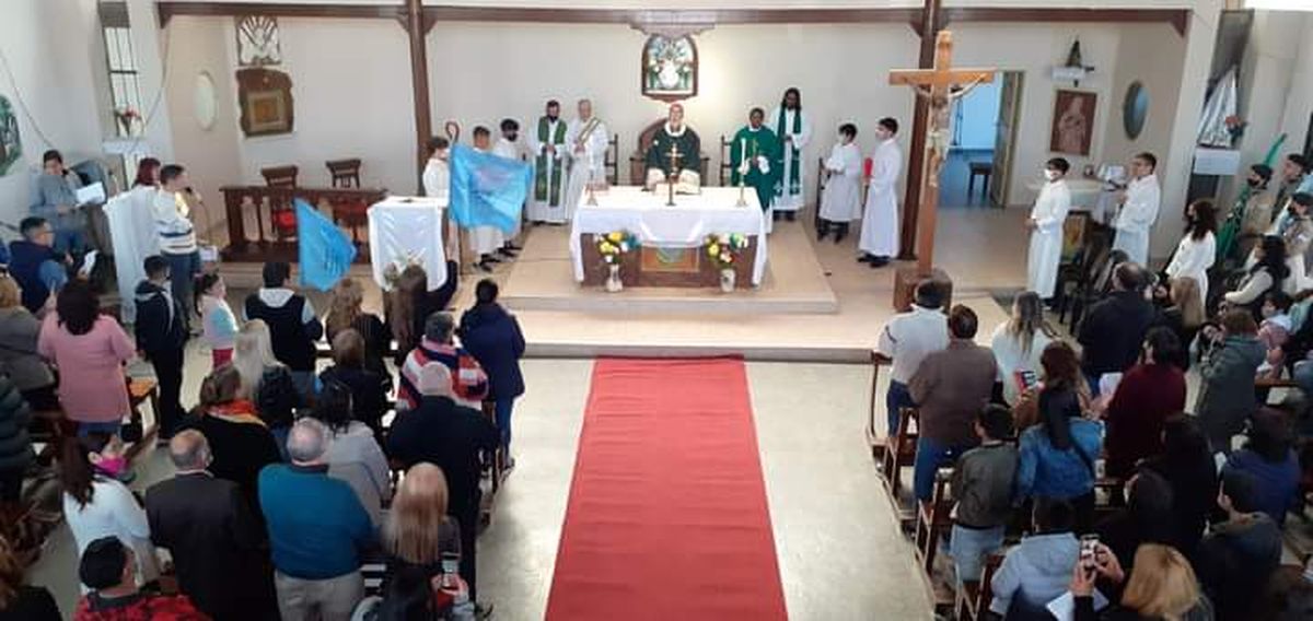 La comunidad de la Parroquia Nuestra Señora de Luján de El Jagüel le dio la bienvenida a su nuevo párroco.