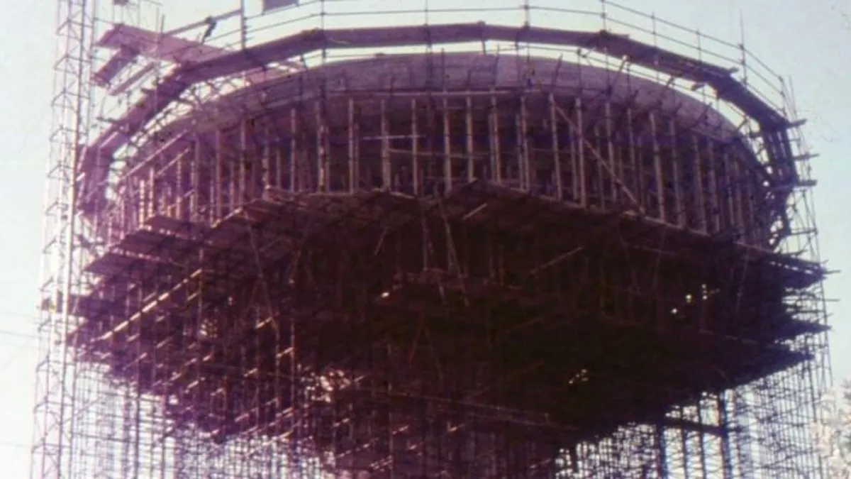 El gigante de cemento fue construido entre 1972 y 1974. El gigante de cemento fue construido entre 1972 y 1974. 