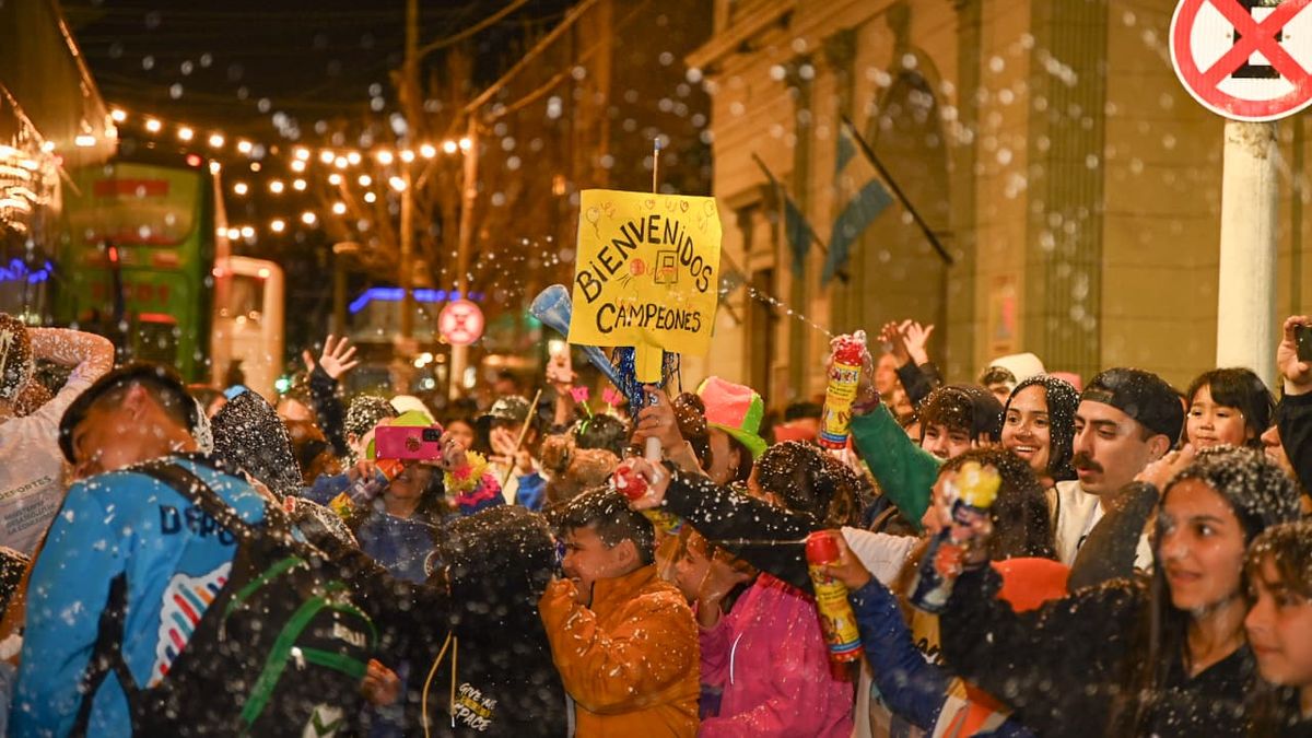 Delegación de San Vicente en la recepción municipal tras los Juegos Bonaerenses