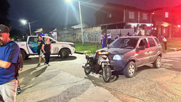 almirante brown: grave choque entre una camioneta y una moto dejo dos heridos