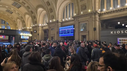 demoras en el tren roca por el deslizamiento de un terraplen