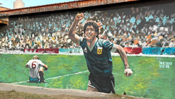 maradona volvio a aparecer en villa fiorito: pintaron murales a 40 anos del partido ante inglaterra