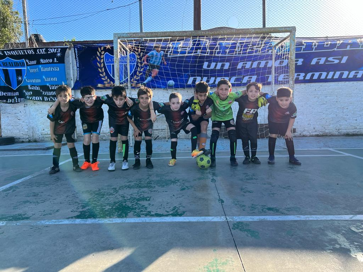 La categoría 2015 del Club de Monte Grande festejó su triunfo el pasado sábado.