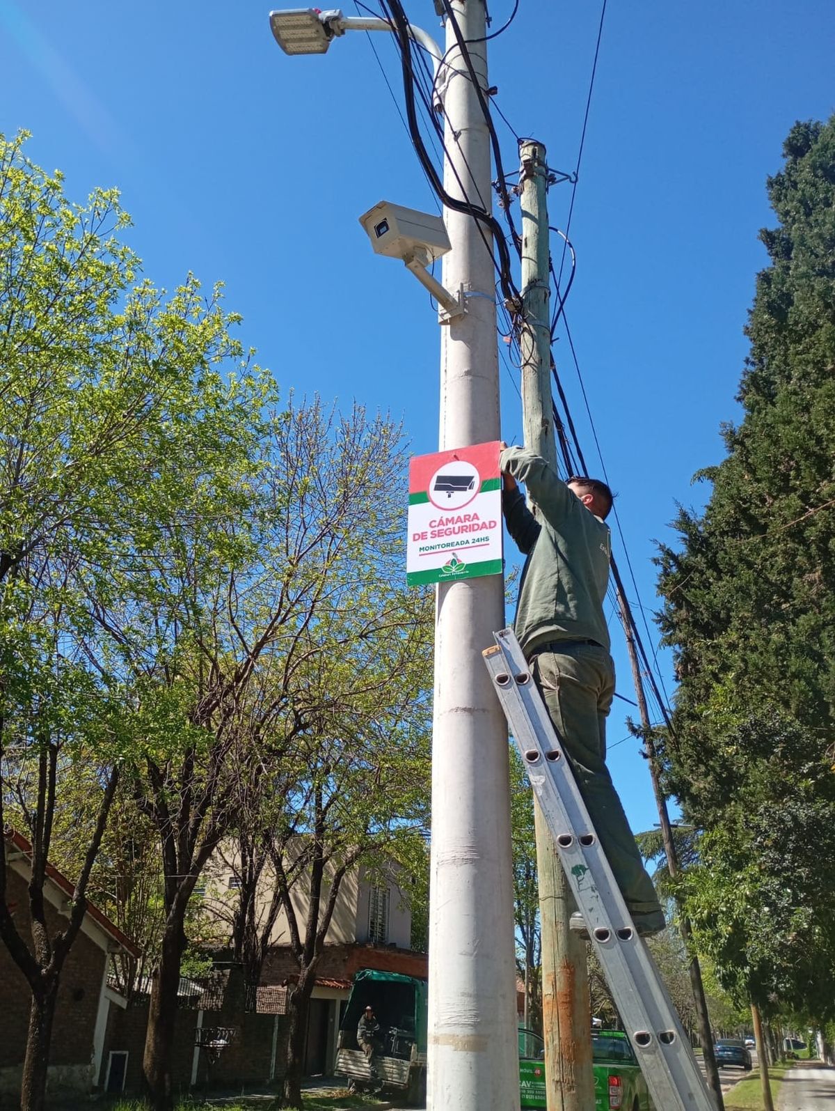 La instalación se realizó en García Fernández y 12 de Octubre, Monte Grande. 