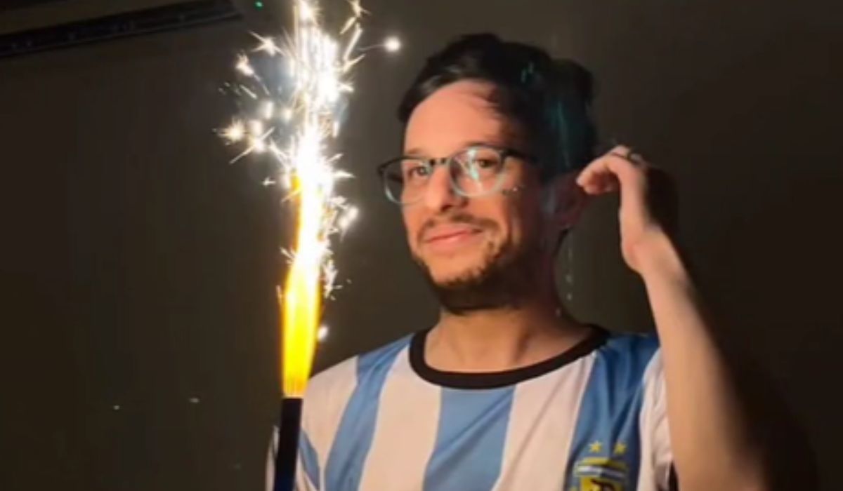 Es venezolano, recibió la nacionalidad argentina e hizo una fiesta temática