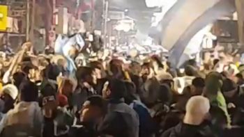 Masivos festejos en Monte Grande por la Copa América: ni la hora ni el frío frenaron la pasión
