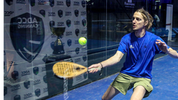 campeones de padel 2025 en adcc: la alameda festejo en sexta y laisagues corono en septima