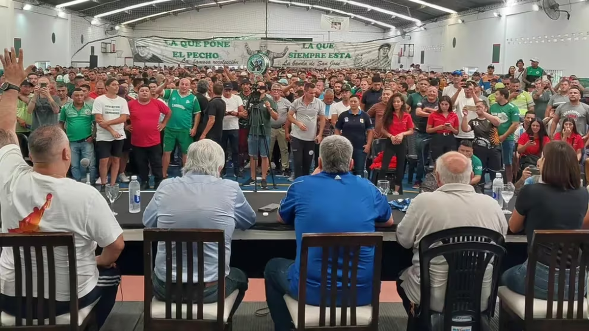 Hugo Moyano encabezó una reunión del sindicato de Camioneros en 9 de Abril. Hugo Moyano encabezó una reunión del sindicato de Camioneros en 9 de Abril.