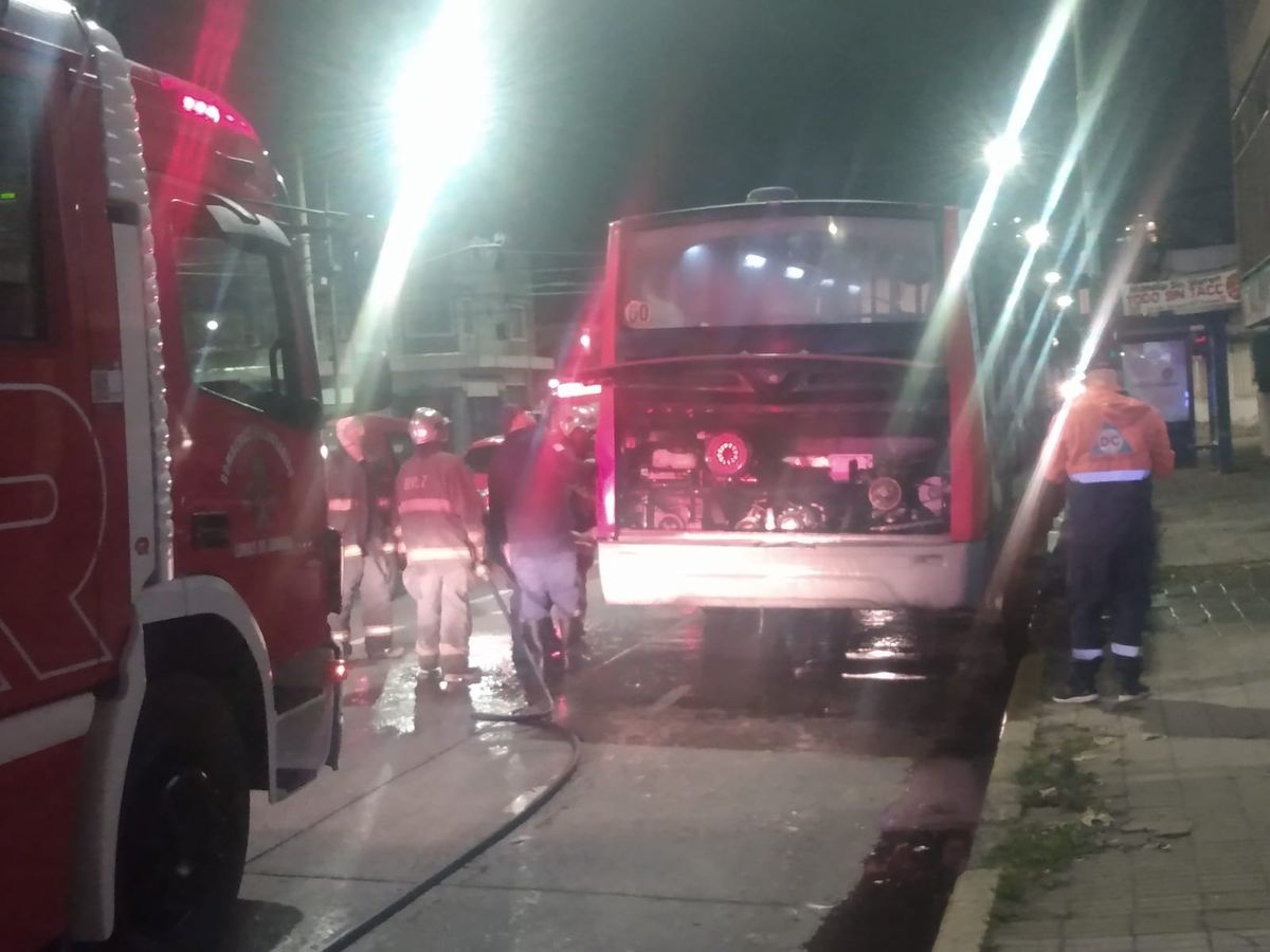 Incendio en un colectivo en Banfield: evacuaron a los pasajeros