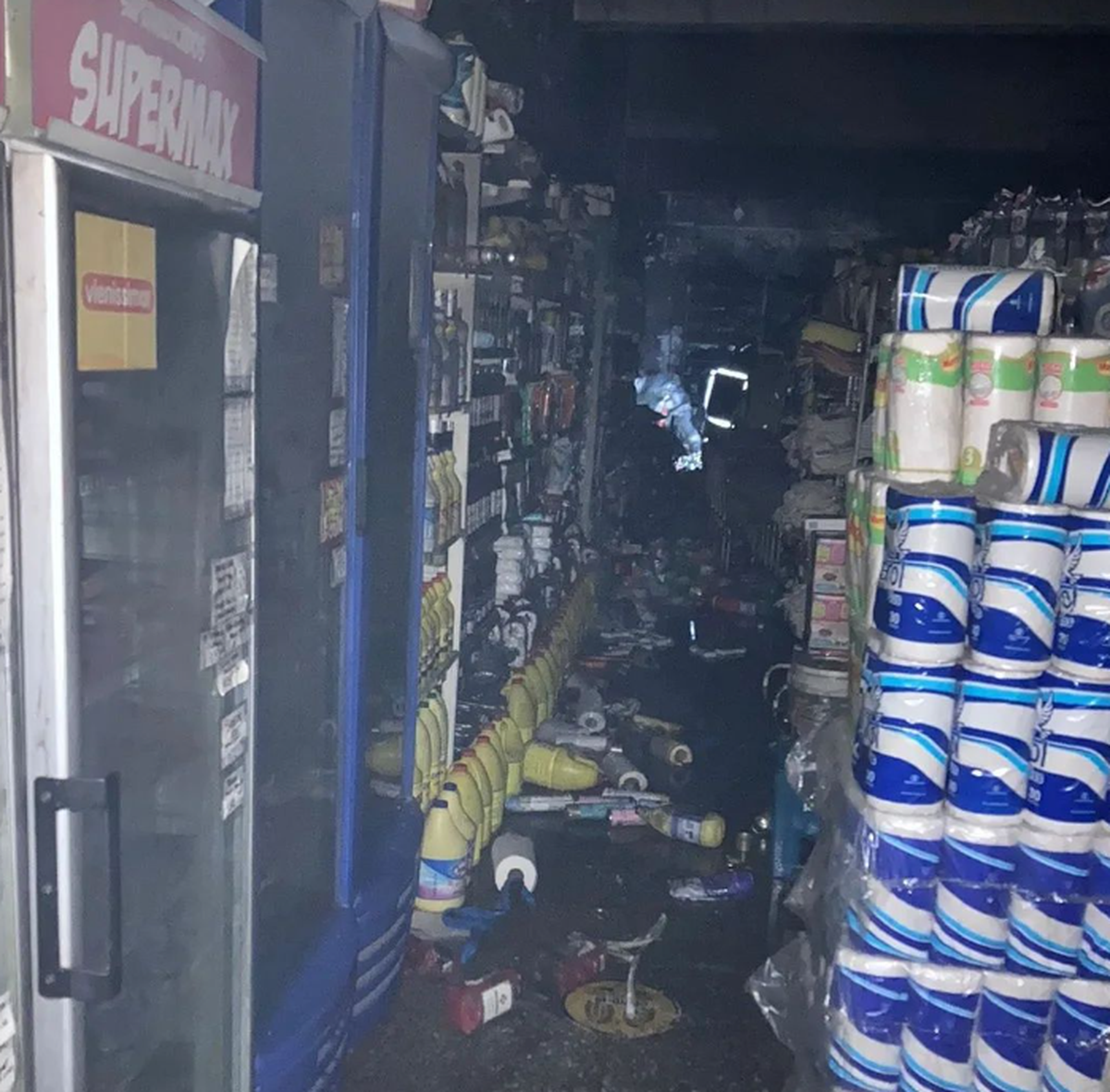 Incendio destruyó un supermercado en Mármol