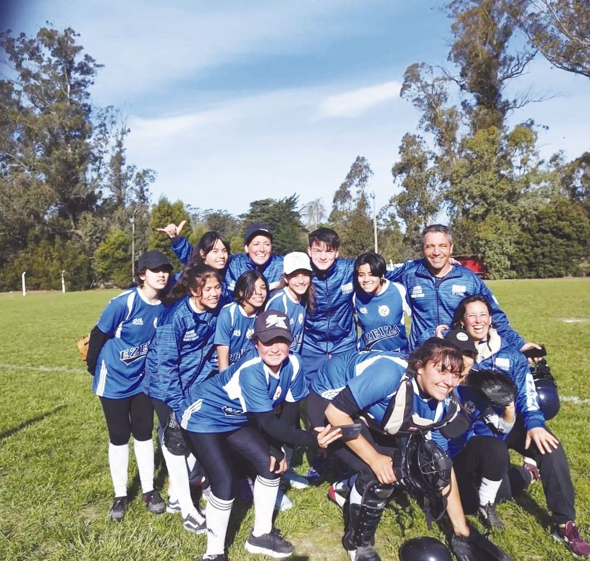 De Villa Golf a la Selección. Las chicas de Ezeiza competirán en la élite del sóftboll argentino.