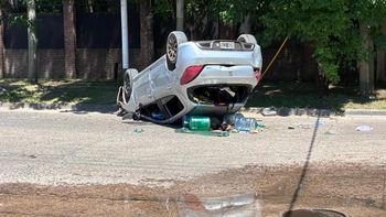 Choque y vuelco en Monte Grande: dos heridos