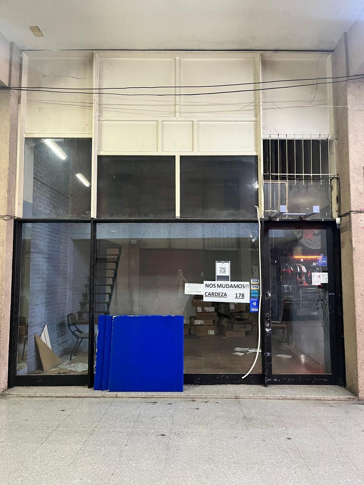 Varios trabajadores llevan más de 20 años en el paseo comercial, conocido como El Cisne, y todavía no tienen definido dónde continuarán con sus negocios.