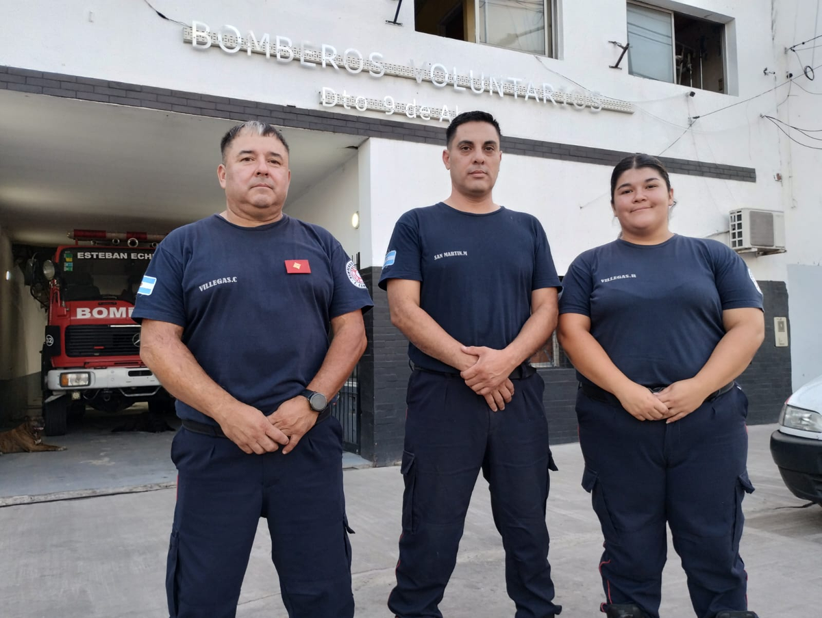 Los Bomberos de 9 de Abril que salvaron la vida del peque&ntilde;o de dos a&ntilde;os.