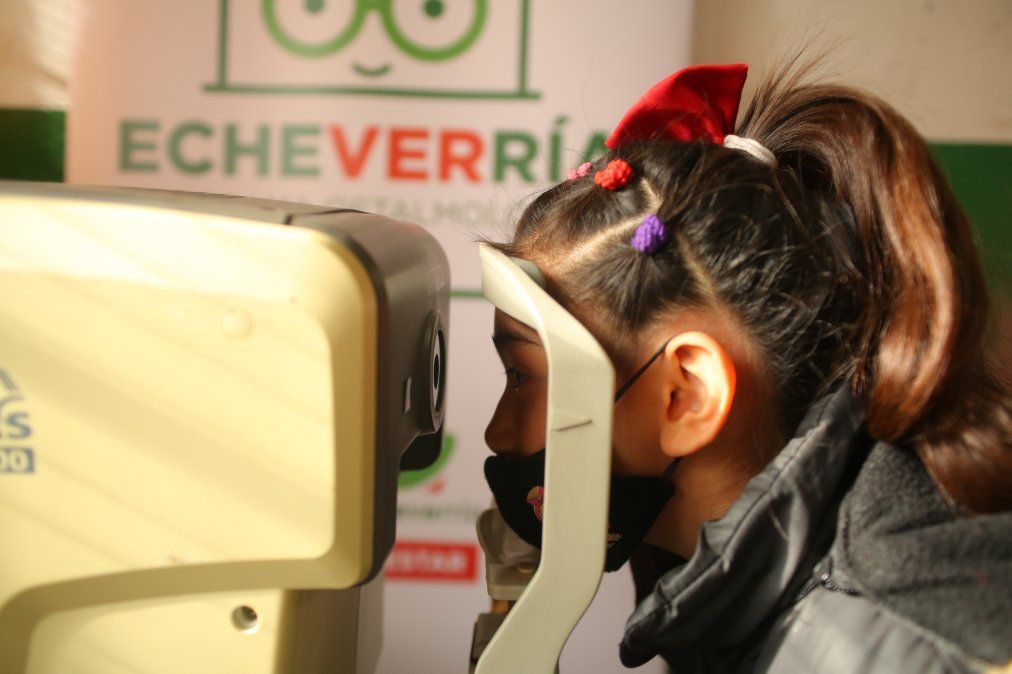 Continúa el control oftalmológico en escuelas de Echeverría