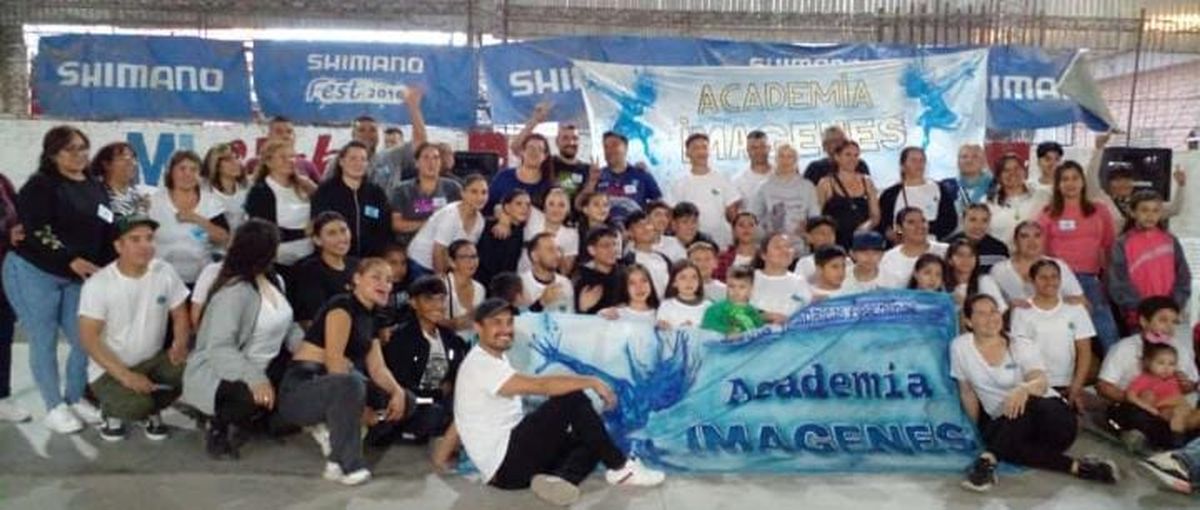 Los bailarines de Ballet de Lomas y sus familias celebraron juntos la concreci&oacute;n de su sue&ntilde;o: viajar&aacute;n a Cosqu&iacute;n.