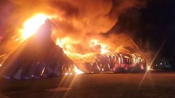 Terrible incendio en un depósito de Monte Grande