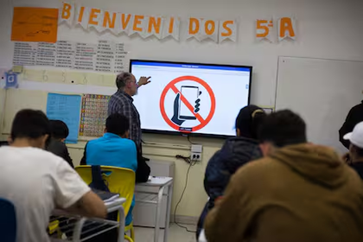 Los padres con opiniones contrapuestas sobre los celulares. 