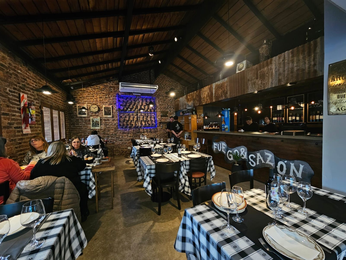 Fuegos y Saz&oacute;n, una nueva parrilla en el centro de Monte Grande.&nbsp;&nbsp;