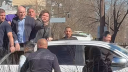 milei discutio con una mujer desde la caravana con la que recorrio lomas: video