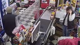 violento robo en un supermercado de temperley: amenazaron con armas y quedaron filmados