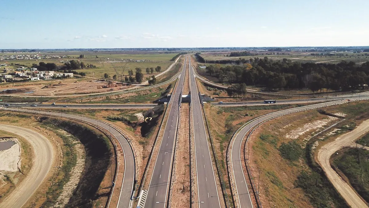 La autopista Presidente Perón atraviesa varios distritos del Conurbano.