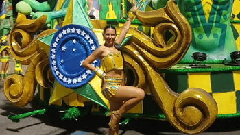 Una profesora de danza de San Vicente cumplió el sueño de bailar en el Carnaval de Río