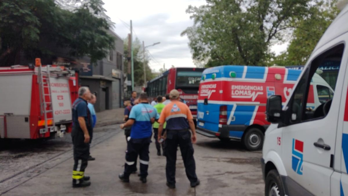 Choque en cadena entre tres colectivos en Temperley: un chofer fue hospitalizado