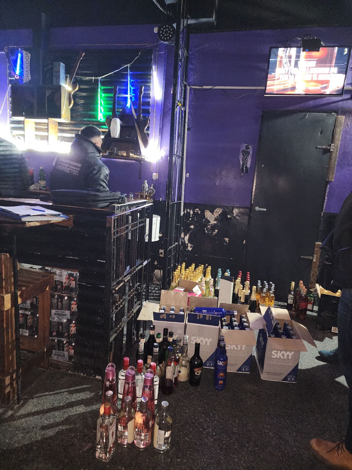 Clausuraron un bar de un policía en Lanús por irregularidades en su habilitación