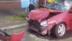 choque entre dos autos en almirante brown: una mujer hospitalizada