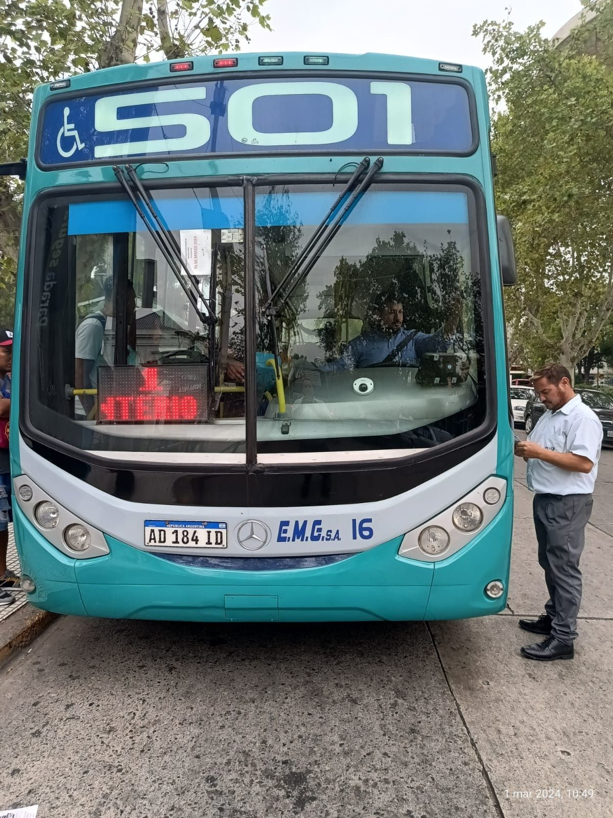Uno de los colectivos de la l&iacute;nea 501 de Empresa Monte Grande.