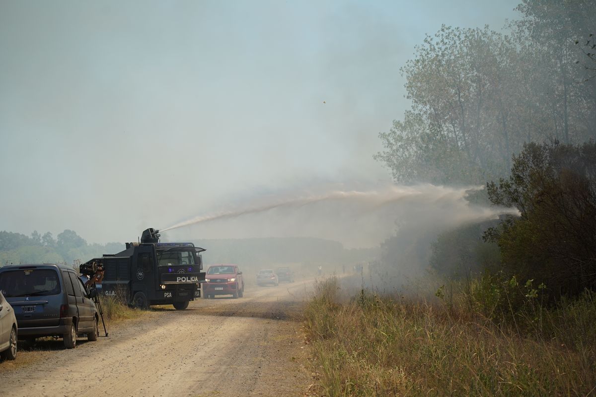 Bomberos controlaron el incendio en Ezeiza tras dos jornadas extenuantes