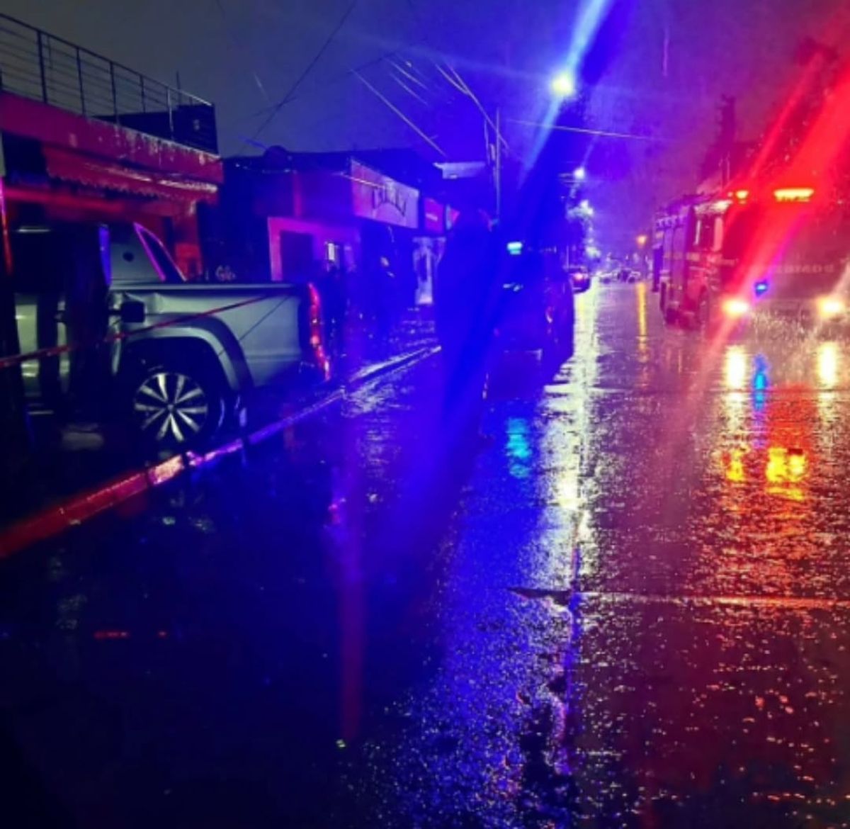 El accidente ocurrió en San José, Almirante Brown. (Fotos: Prensa Bomberos)