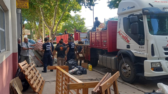 San Vicente solidario: salieron los camiones de Bomberos y el Municipio con donaciones a Bahía Blanca