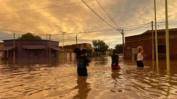 Una docente que se mudó de Monte Grande a Bahía Blanca lo perdió todo: Teníamos el agua al cuello