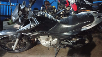 Recuperan una moto robada en Ezeiza y hallan 5 kilos de marihuana en un operativo