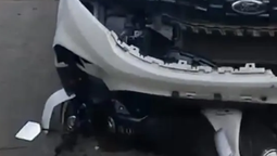 lomas: grave choque entre un auto y una moto dejo un herido