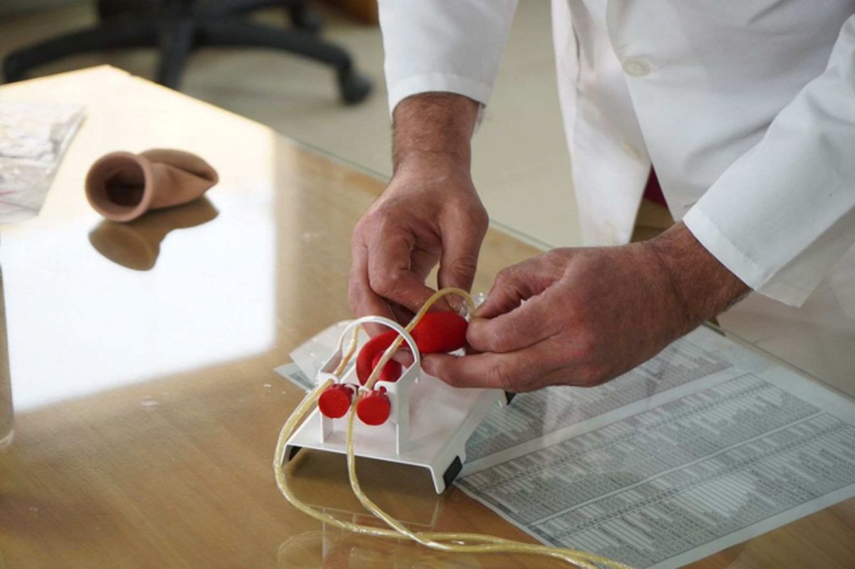 El procedimiento es mínimamente invasivo, no requiere quirófano y forma parte del plan de anticoncepción masculina bonaerense. El procedimiento es mínimamente invasivo, no requiere quirófano y forma parte del plan de anticoncepción masculina bonaerense.